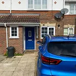 Vibrant Single Room Only For One Adult